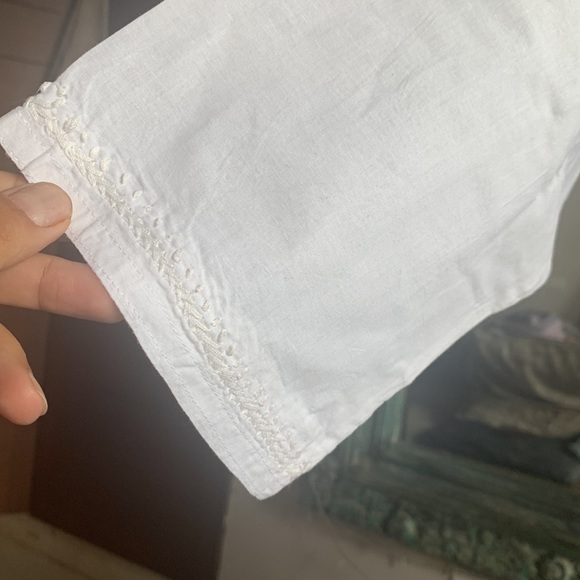 Size L. white chicankari kurta. lightweight and elegant. - Picture 3 of 6